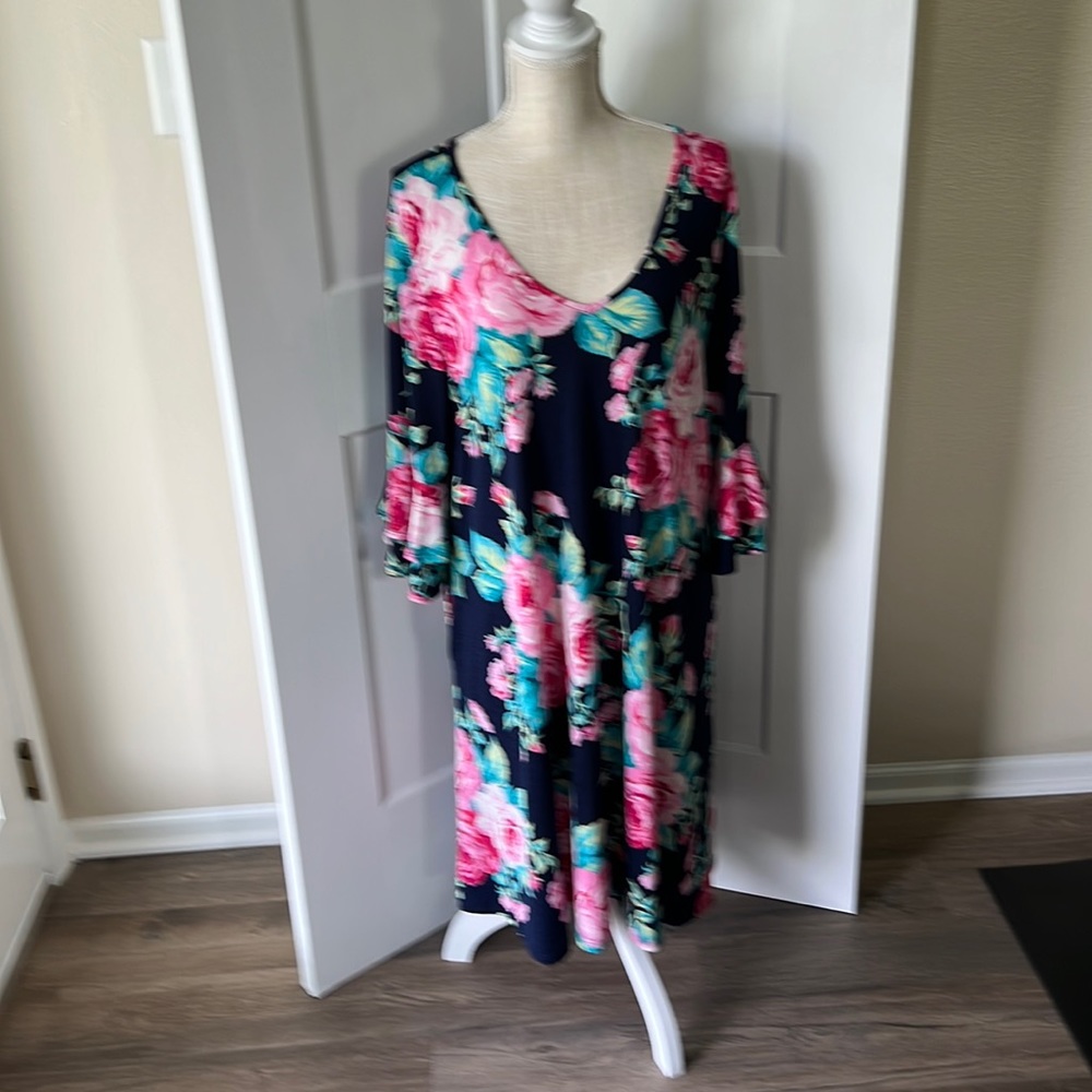Paisley Grace Dress NWT. Beautiful colors and has pockets!